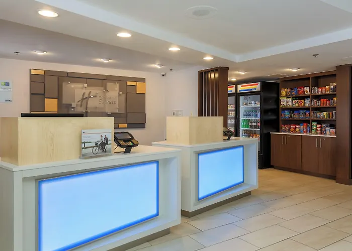 Holiday Inn Express Milwaukee - West Medical Center By Ihg